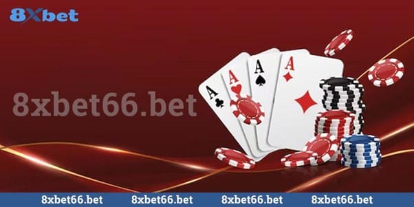 Biểu tượng lá bài poker trên nền của logo 8xbet.